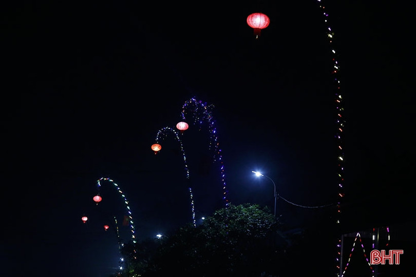 Chiêm ngưỡng những cung đường nêu lung linh ngày tết ở Hà Tĩnh