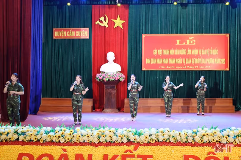 Cẩm Xuyên gặp mặt thanh niên lên đường làm nhiệm vụ bảo vệ Tổ quốc