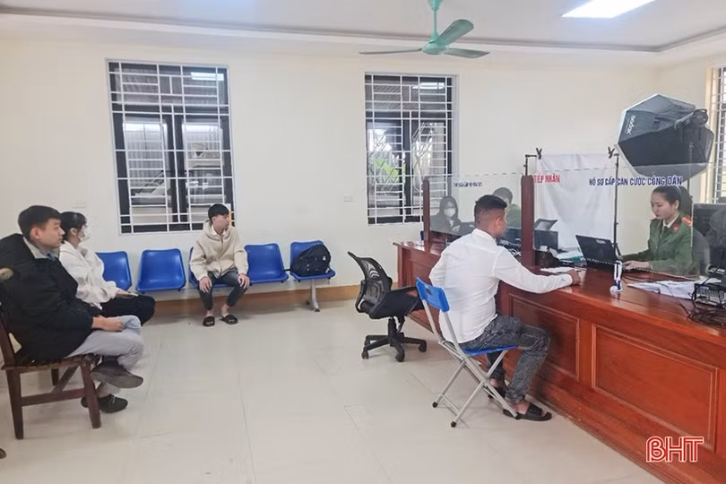 Công an Hà Tĩnh “xuyên tết” làm căn cước công dân, định danh điện tử
