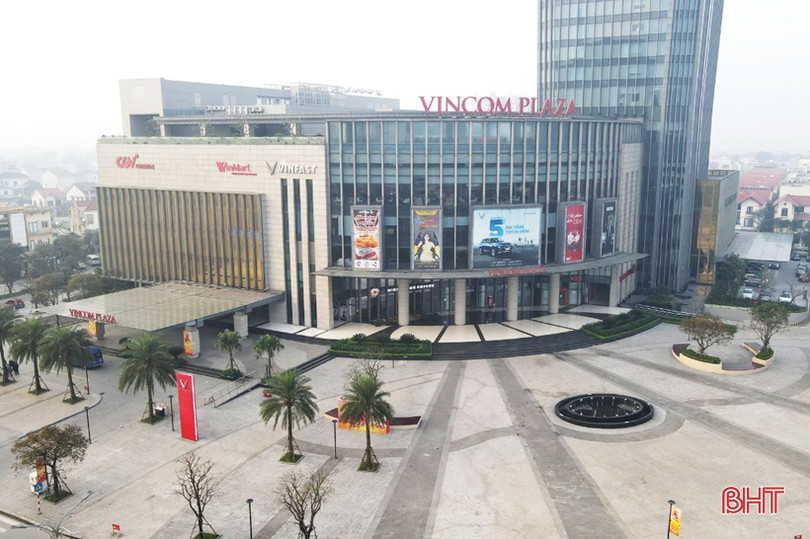 Thành Sen tĩnh lặng sáng đầu xuân