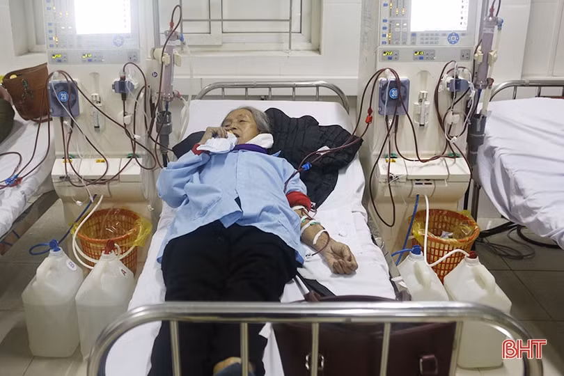 Xoa dịu nỗi đau cho bệnh nhân chạy thận ở Hà Tĩnh