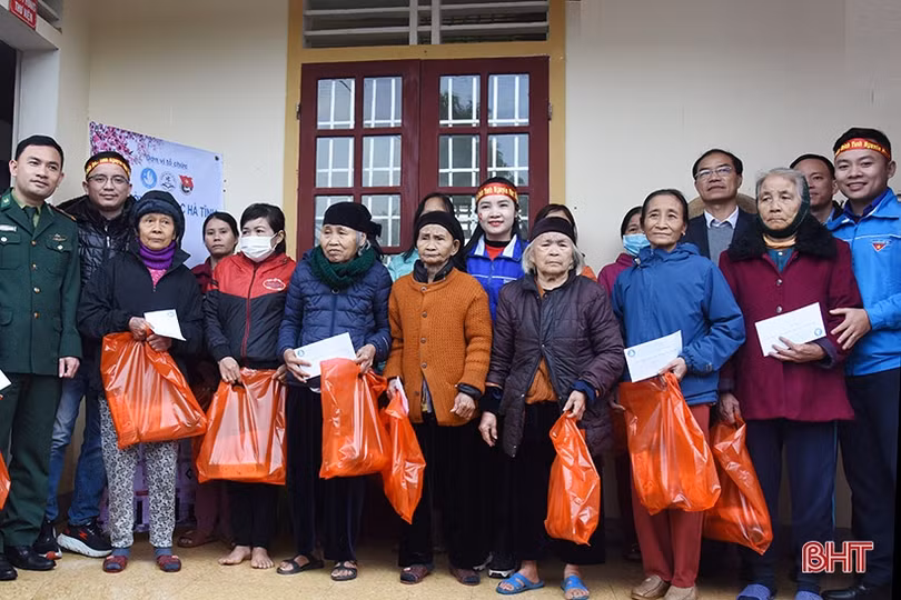 Sinh viên Đại học Hà Tĩnh mang “Xuân về với bản Phú Lâm”