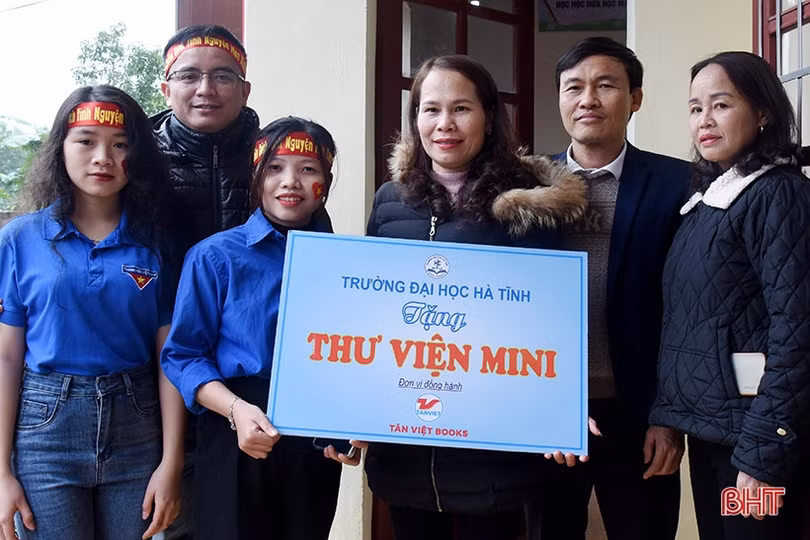 Sinh viên Đại học Hà Tĩnh mang “Xuân về với bản Phú Lâm”