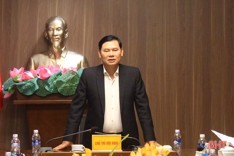 Nghi Xuân trao quyết định tuyển dụng 21 viên chức y tế