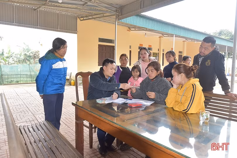 Mổ lợn, chia gạo nếp hỗ trợ bà con dân tộc Chứt đón tết