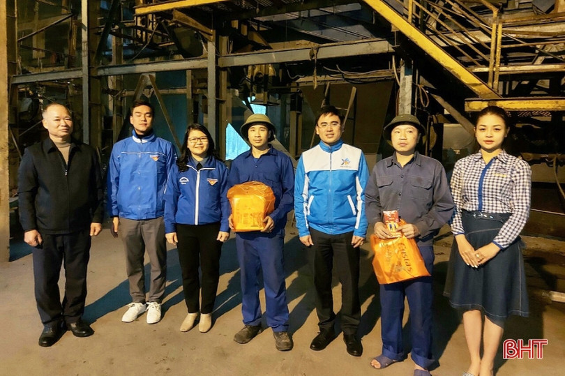 Thêm những phần quà cho công nhân môi trường đô thị dịp tết