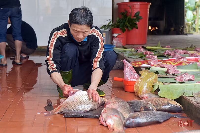 Mổ lợn, chia gạo nếp hỗ trợ bà con dân tộc Chứt đón tết