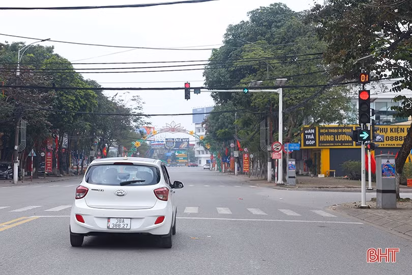 Thành Sen tĩnh lặng sáng đầu xuân