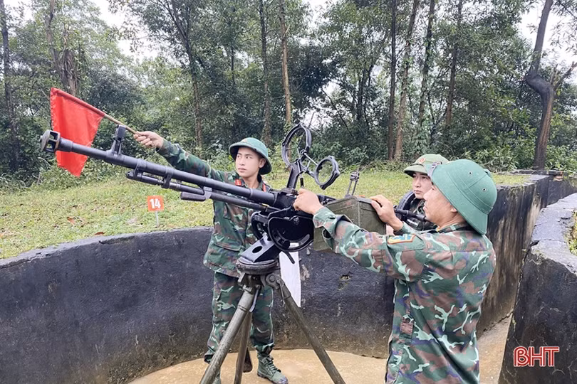 Chiến sỹ phòng không luôn sẵn sàng bảo vệ bầu trời quê hương Hà Tĩnh