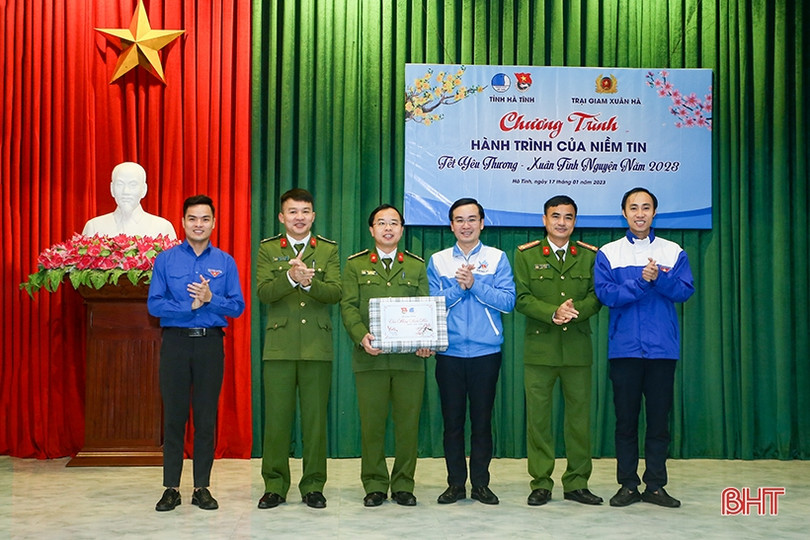 Tết yêu thương đến với phạm nhân Trại giam Xuân Hà