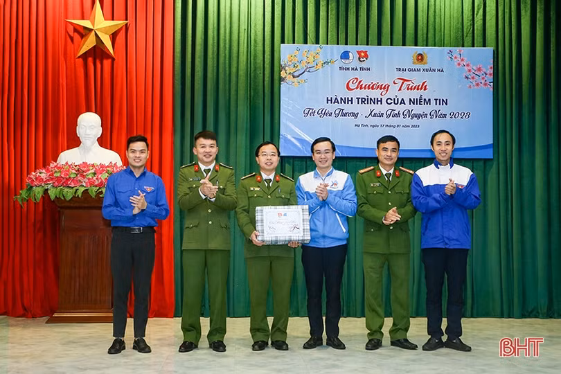 Tết yêu thương đến với phạm nhân Trại giam Xuân Hà