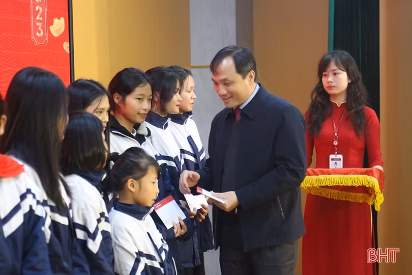 Bí thư Tỉnh ủy dự Chương trình “Xuân yêu thương, Tết nghĩa tình” do Agribank Chi nhánh Hà Tĩnh II tổ chức