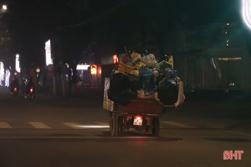 Giao thừa của những người thầm lặng làm sạch phố phường Hà Tĩnh