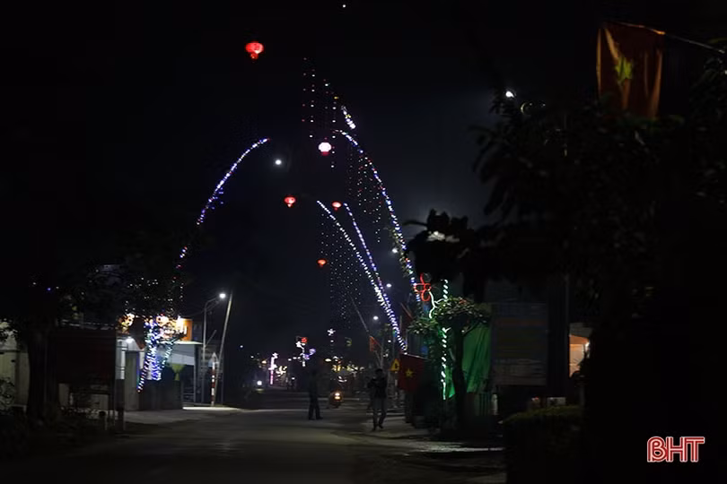 Chiêm ngưỡng những cung đường nêu lung linh ngày tết ở Hà Tĩnh