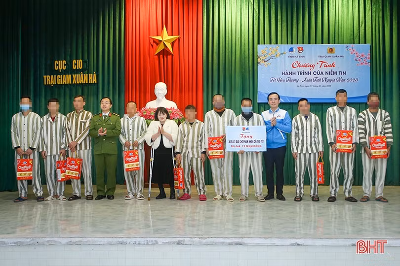 Tết yêu thương đến với phạm nhân Trại giam Xuân Hà