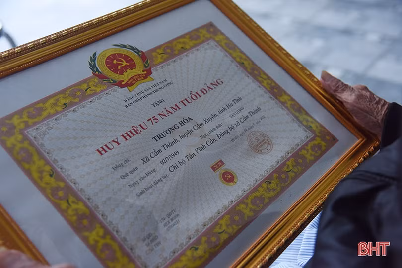 Niềm tự hào của vợ chồng đảng viên 75 năm tuổi Đảng ở Hà Tĩnh