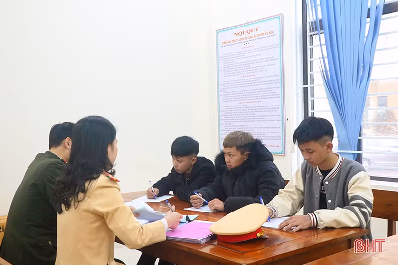 Hà Tĩnh: Triệu tập nhóm thanh thiếu niên bốc đầu xe máy, quay clip câu view