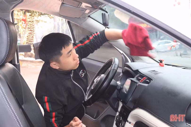 Dịch vụ rửa xe tất bật những ngày cuối năm