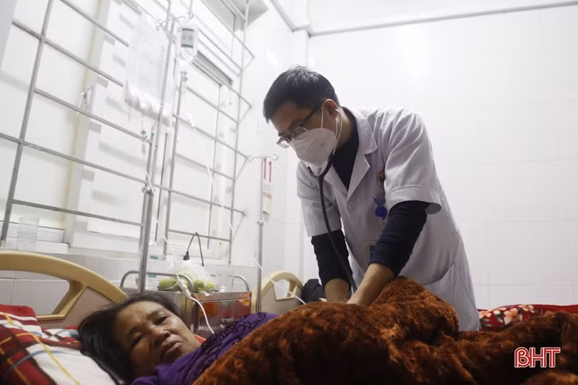 Các cơ sở y tế Hà Tĩnh duy trì trực ban, chăm sóc, điều trị cho người bệnh dịp tết