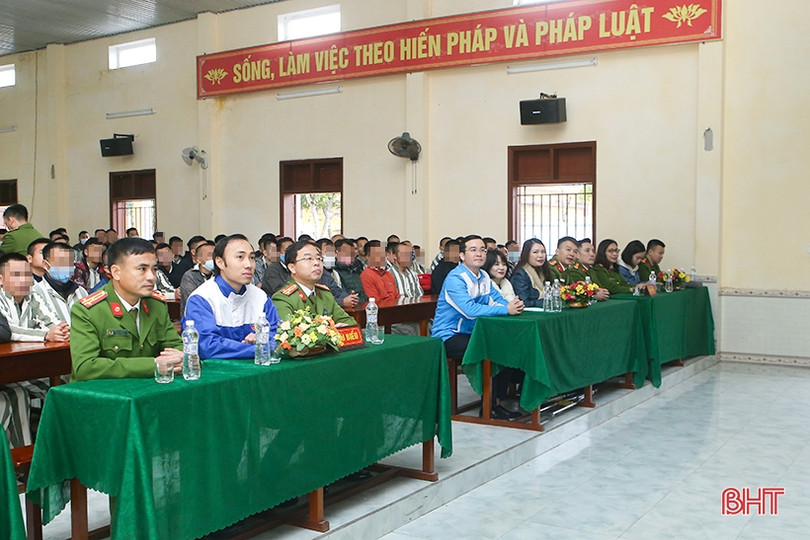 Tết yêu thương đến với phạm nhân Trại giam Xuân Hà