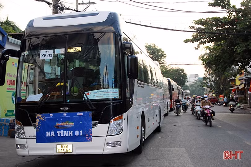 Khởi hành “Chuyến xe 0 đồng”, đưa gần 500 sinh viên, công nhân nghèo về Hà Tĩnh đón tết
