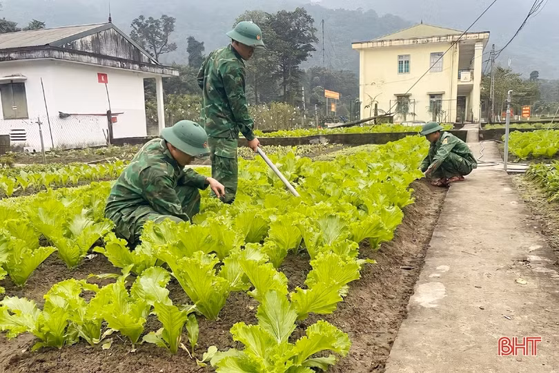 Vui xuân không quên nhiệm vụ ở Đồn Biên phòng Hương Quang