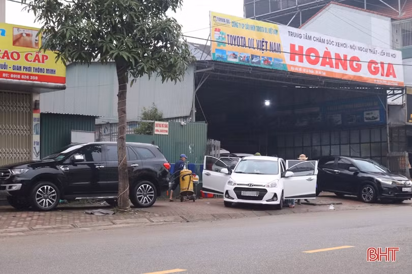 Dịch vụ rửa xe tất bật những ngày cuối năm