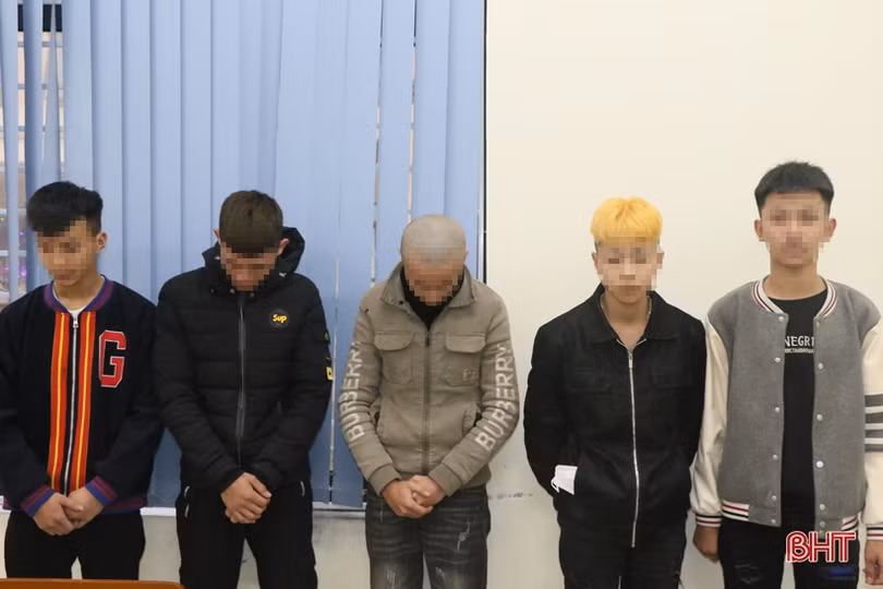 Hà Tĩnh: Khởi tố vụ án 5 thanh thiếu niên bốc đầu xe máy, quay clip câu view