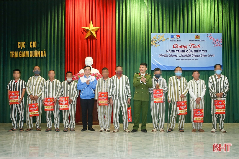 Tết yêu thương đến với phạm nhân Trại giam Xuân Hà