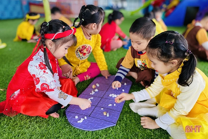 Học sinh mầm non Trí Đức trải nghiệm không gian tết xưa