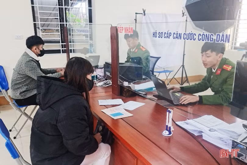 Công an Hà Tĩnh “xuyên tết” làm căn cước công dân, định danh điện tử