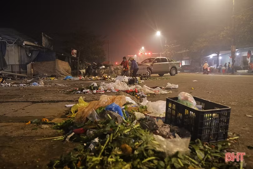 Giao thừa của những người thầm lặng làm sạch phố phường Hà Tĩnh