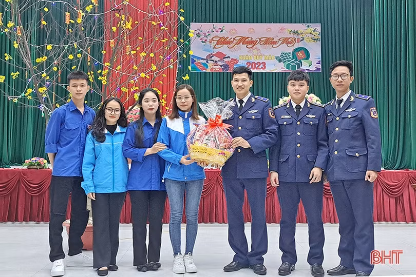 Đón năm mới trên tàu cảnh sát biển ở Hà Tĩnh