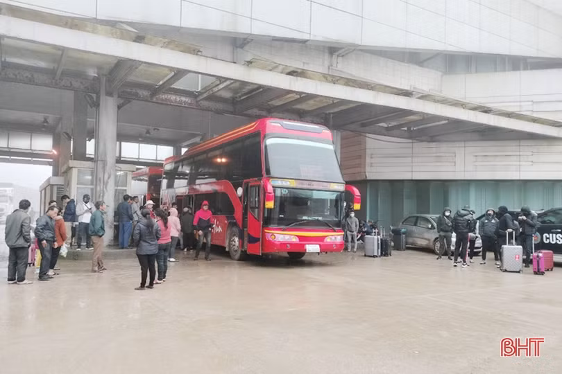 Chung tay dệt tình đoàn kết Việt - Lào