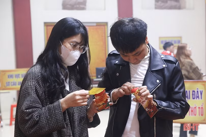 Người dân Hà Tĩnh náo nức đi lễ chùa