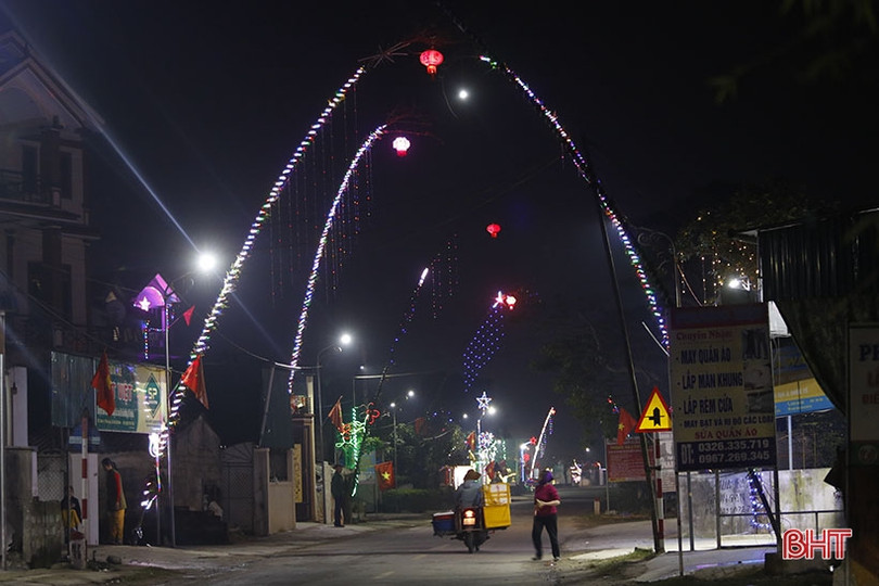 Chiêm ngưỡng những cung đường nêu lung linh ngày tết ở Hà Tĩnh