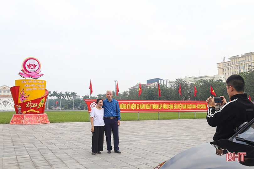 Thành Sen tĩnh lặng sáng đầu xuân