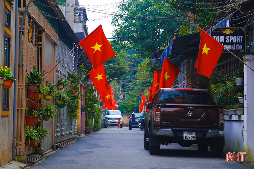 Thành Sen tĩnh lặng sáng đầu xuân