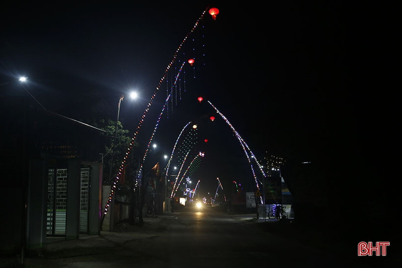 Chiêm ngưỡng những cung đường nêu lung linh ngày tết ở Hà Tĩnh