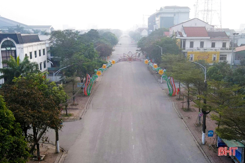 Thành Sen tĩnh lặng sáng đầu xuân