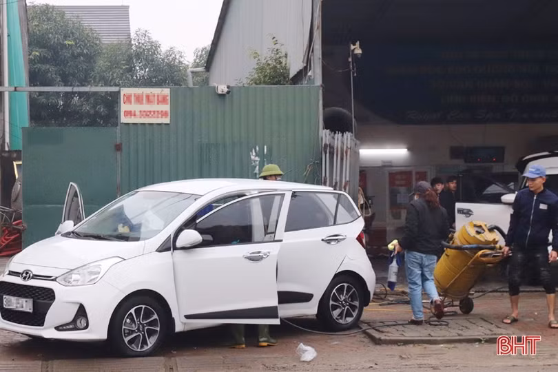 Dịch vụ rửa xe tất bật những ngày cuối năm