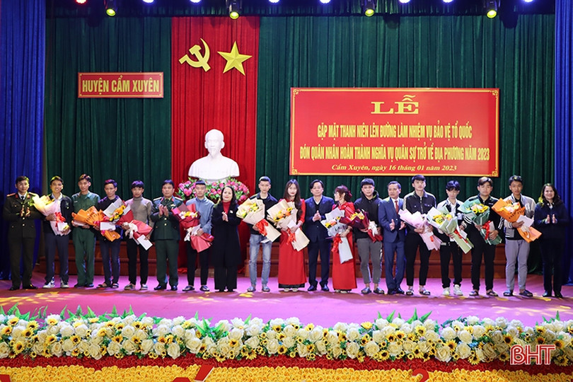 Gặp mặt động viên tân binh Nghi Xuân, Hương Sơn trước ngày nhập ngũ