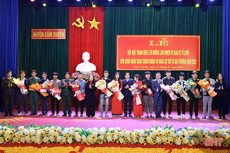 Gặp mặt động viên tân binh Nghi Xuân, Hương Sơn trước ngày nhập ngũ