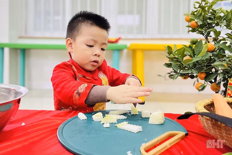 Học sinh mầm non Trí Đức trải nghiệm không gian tết xưa