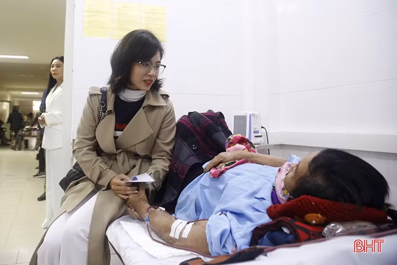 Xoa dịu nỗi đau cho bệnh nhân chạy thận ở Hà Tĩnh