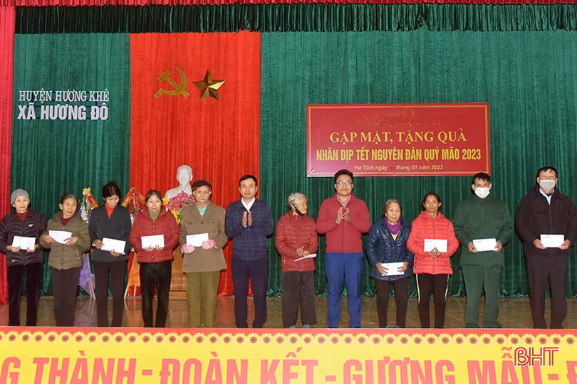 Hơn 12.342 hộ nghèo, hộ khó khăn, gia đình chính sách ở Hương Khê được nhận quà tết