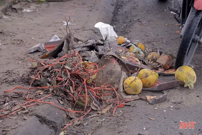 Tăng ca, thêm nhân lực để thu dọn lượng rác thải tăng đột biến ở Hà Tĩnh dịp tết