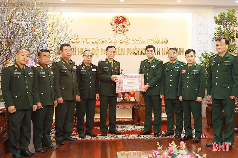 Góp phần xây dựng mối quan hệ đoàn kết Việt - Lào ngày càng phát triển