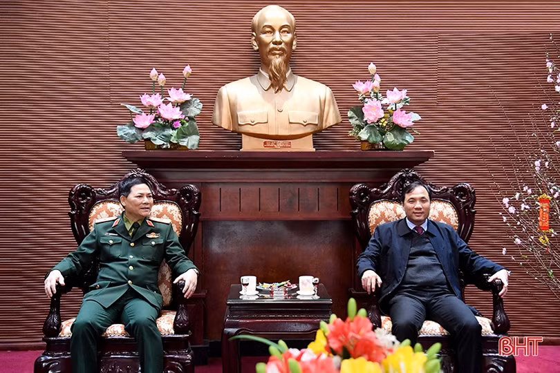 Phó Tổng Tham mưu trưởng QĐND Việt Nam kiểm tra công tác sẵn sàng chiến đấu, chúc tết LLVT Hà Tĩnh
