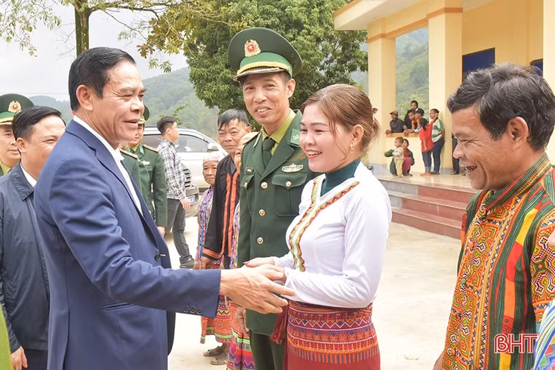 “Đoàn kết, đổi mới, sáng tạo, thi đua hoàn thành vượt mức các chỉ tiêu, nhiệm vụ năm 2023” của Hà Tĩnh